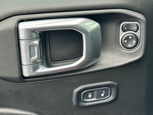 Used 2022 Jeep Wrangler Sport S image 13