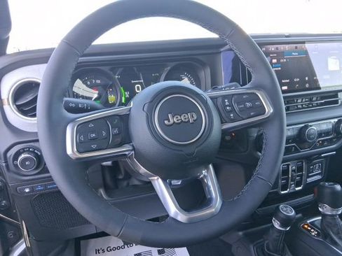 Used 2025 Jeep Wrangler Unlimited Sahara w/ Safety Group image 18