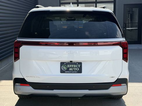 Used 2025 Kia Carnival EX FWD image 13