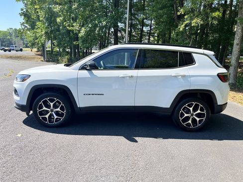 Certified 2025 Jeep Compass Limited AWD/4WD image 6