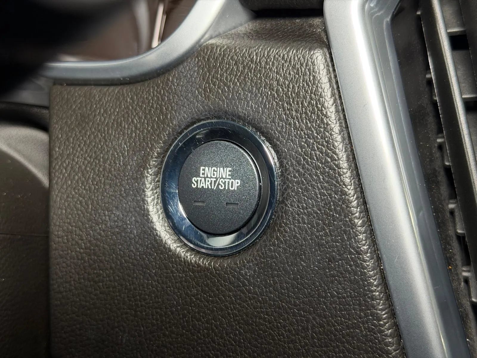 Used 2013 Cadillac SRX Luxury w/ Driver Awareness Package FWD image 34