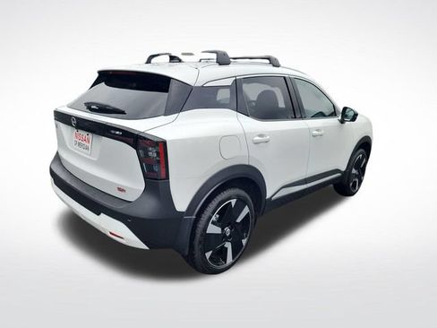 Used 2026 Nissan Kicks SR w/ SR Premium Package FWD image 5