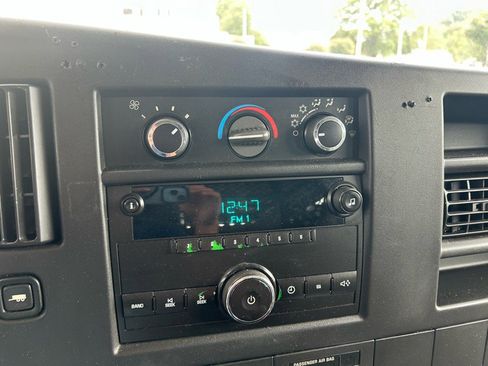 Used 2008 Chevrolet Express 1500 image 12