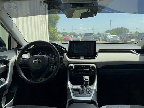 Used 2020 Toyota RAV4 XLE w/ Carpet Mat Package FWD image 3