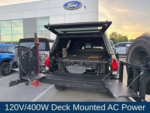 Used 2018 Toyota Tacoma TRD Sport image 10