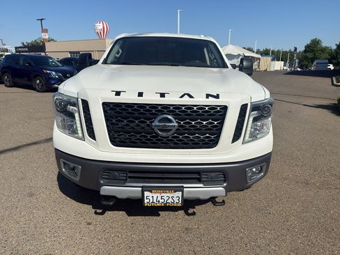 Used 2018 Nissan Titan PRO-4X w/ Pro-4x Convenience Package AWD/4WD image 2