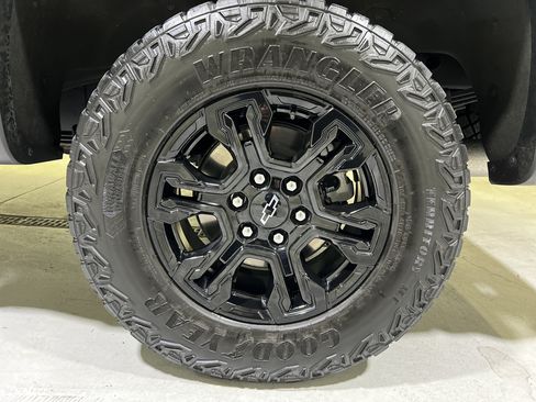 Certified 2023 Chevrolet Silverado 1500 ZR2 w/ Technology Package AWD/4WD image 13