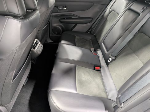 Used 2024 Nissan Ariya AWD image 11