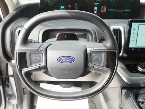 Used 2025 Ford Expedition Platinum w/ Driver's Package AWD/4WD image 28