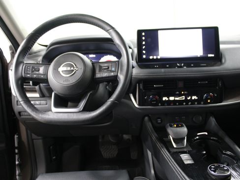 Used 2024 Nissan Rogue Platinum w/ Platinum Premium Package AWD/4WD image 2