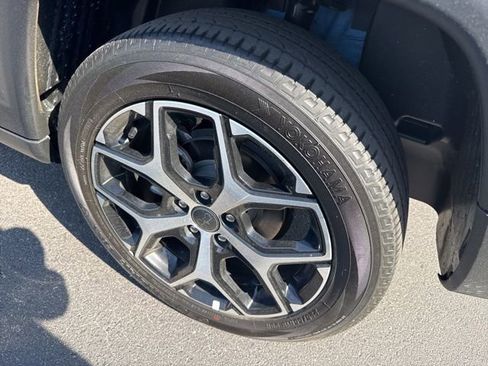 Used 2025 Jeep Compass Limited image 11