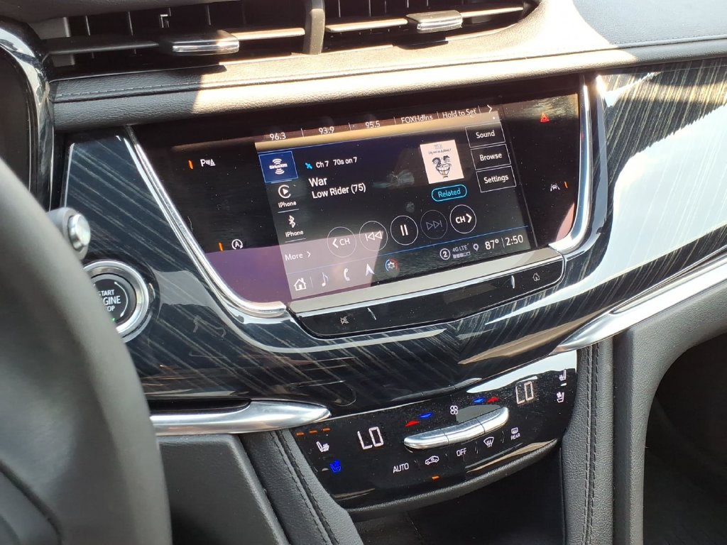 Used 2024 Cadillac XT6 Premium Luxury w/ LPO, Floor Liner Package AWD/4WD image 24