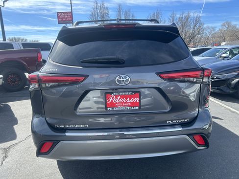 Used 2023 Toyota Highlander Platinum image 8