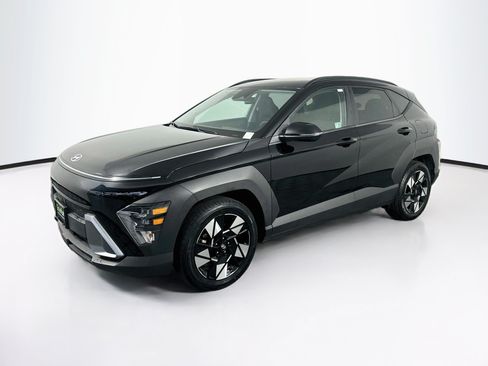 Used 2025 Hyundai Kona SEL FWD image 3