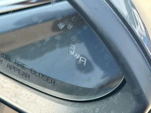 Used 2025 Volkswagen Jetta SE w/ Sunroof Package image 19