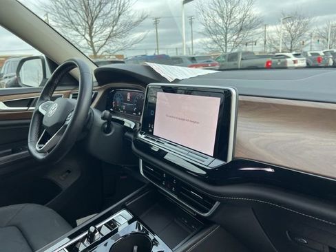 Used 2024 Volkswagen Atlas SE image 35