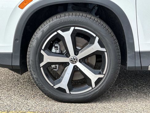 New 2026 Volkswagen Tiguan SE image 9