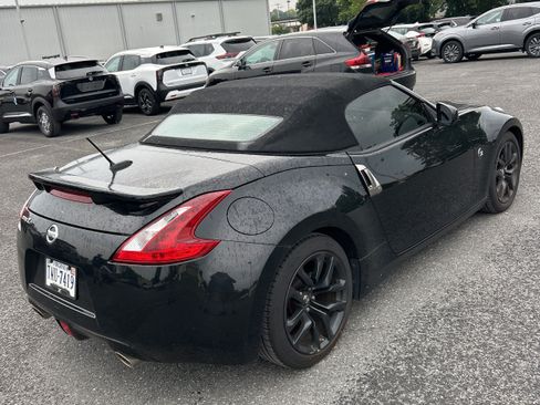 Used 2019 Nissan 370Z Touring RWD image 9