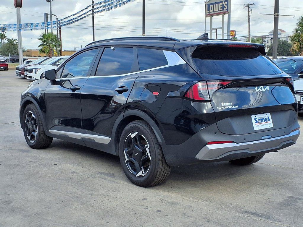 Certified 2026 Kia Sportage EX w/ EX Panorama Roof Package FWD image 6
