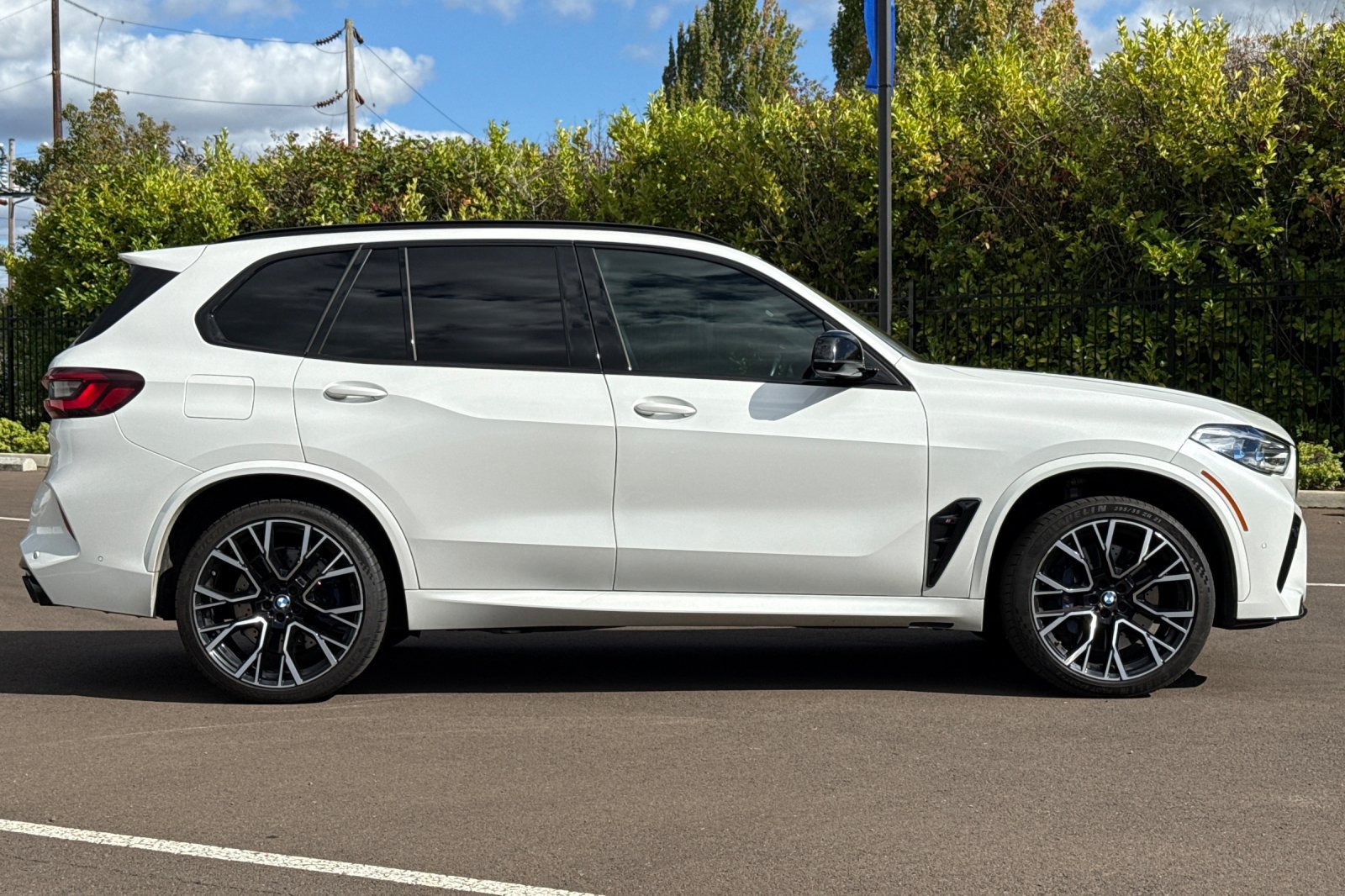 Used 2021 BMW X5 M w/ Competition Package AWD/4WD image 3