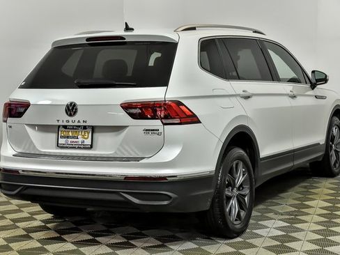 Certified 2022 Volkswagen Tiguan SE image 7