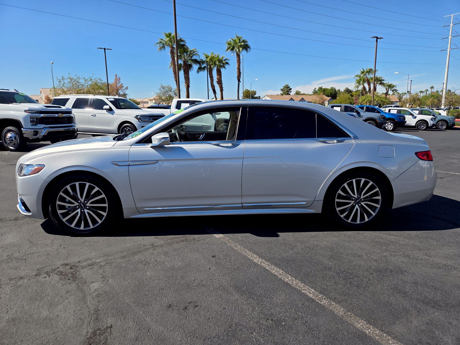 Used 2017 Lincoln Continental Select FWD image 3