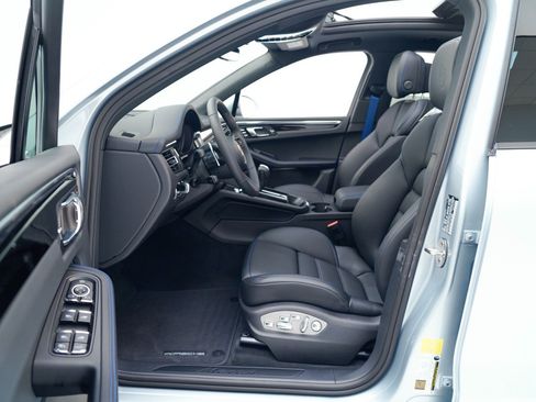 Certified 2026 Porsche Macan AWD/4WD image 18