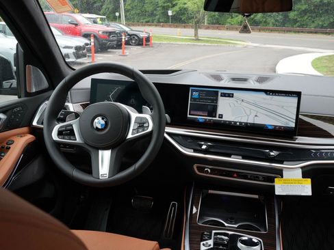Used 2027 BMW X7 xDrive40i AWD/4WD image 3