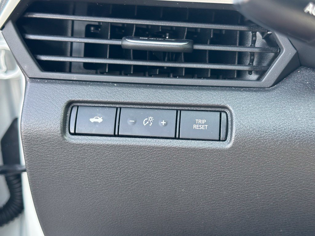 Used 2025 Nissan Altima 2.5 SV FWD image 31