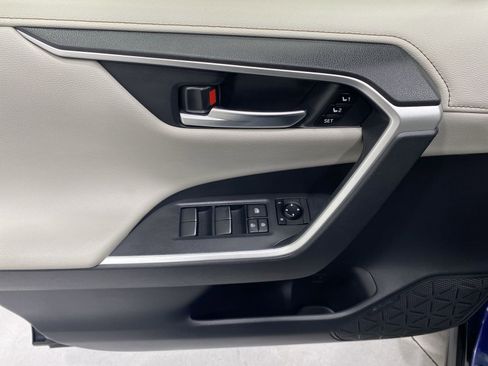 Used 2019 Toyota RAV4 Limited w/ Cold Weather Package AWD/4WD image 13