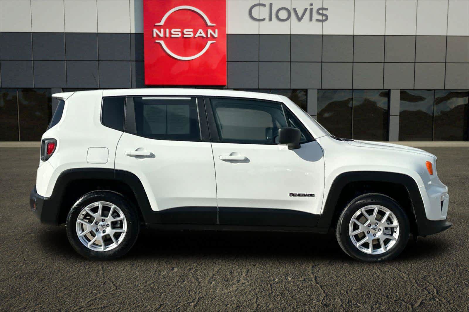 Used 2023 Jeep Renegade Latitude AWD/4WD image 8