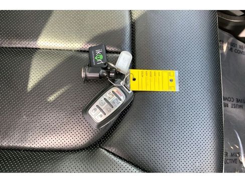 Used 2025 Chrysler Pacifica Limited FWD image 14