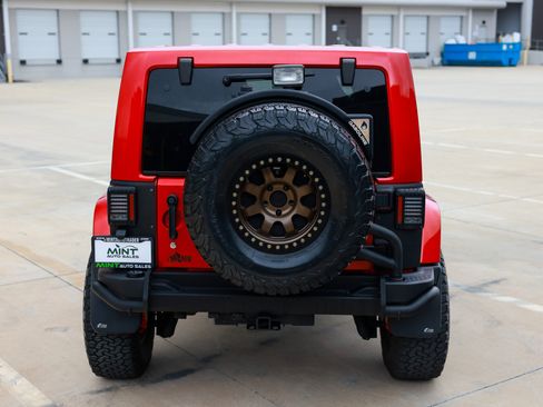 Used 2016 Jeep Wrangler Unlimited Rubicon w/ Connectivity Group image 14