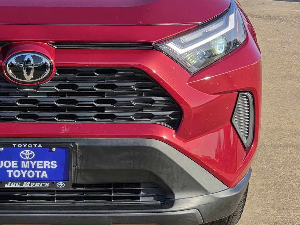 Used 2023 Toyota RAV4 XLE FWD image 4