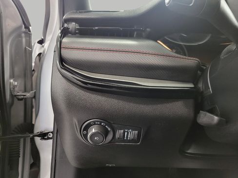 Used 2025 Jeep Compass Trailhawk AWD/4WD image 9