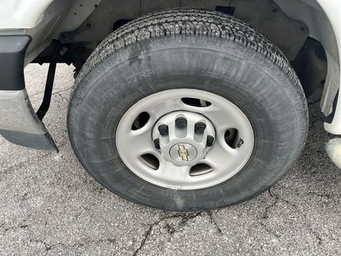 Used 2024 Chevrolet Express 2500 w/ Driver Convenience Package image 20