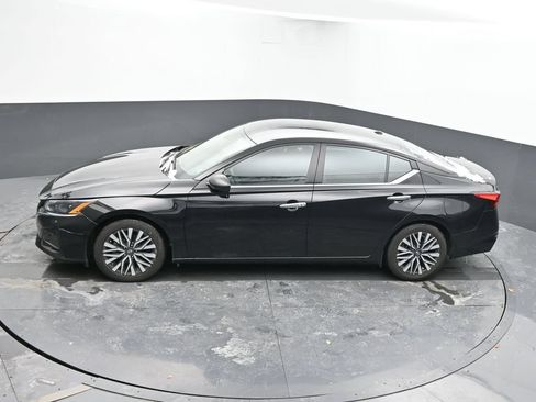 Used 2024 Nissan Altima 2.5 SV FWD image 36