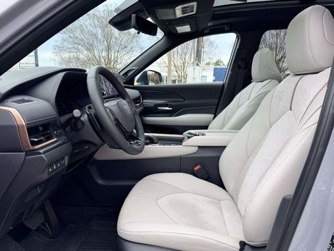 Certified 2025 Toyota Grand Highlander AWD Hybrid image 19