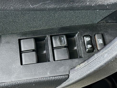 Used 2018 Toyota Corolla LE FWD image 14
