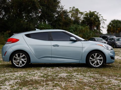 Used 2016 Hyundai Veloster image 13