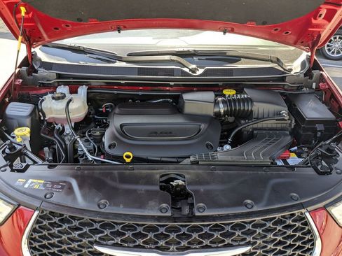 Used 2025 Chrysler Pacifica Select image 27