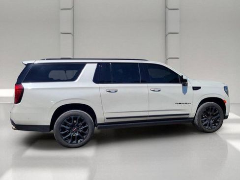 Used 2023 GMC Yukon XL Denali Ultimate AWD/4WD image 4