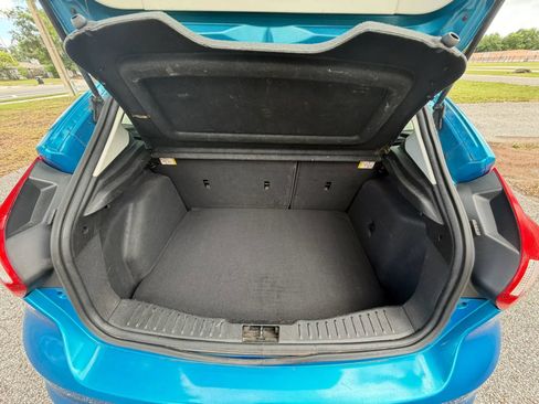 Used 2014 Ford Focus SE w/ SE Winter Package FWD image 17
