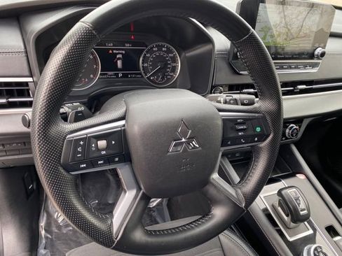 Used 2024 Mitsubishi Outlander SE AWD/4WD image 13