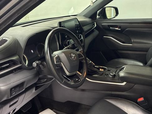 Used 2022 Toyota Highlander XSE AWD/4WD image 12