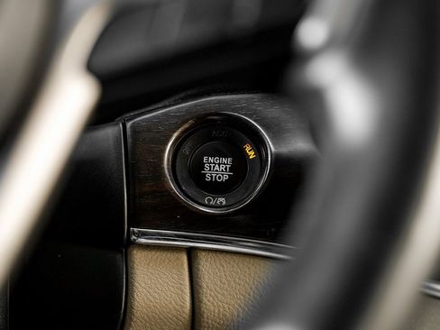 Used 2018 Jeep Grand Cherokee Limited image 30