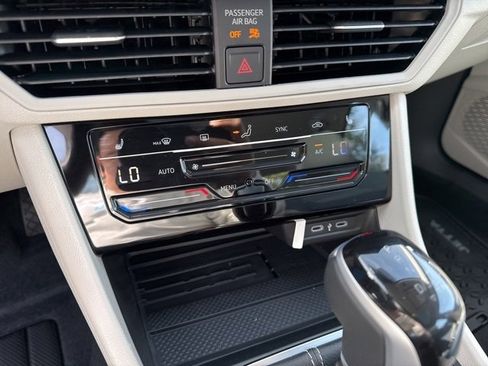 Certified 2025 Volkswagen Jetta SE image 19