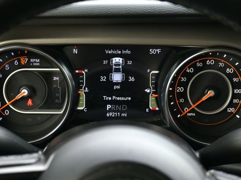 Used 2021 Jeep Gladiator Sport image 16