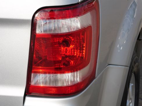 Used 2011 Ford Escape XLS w/ 101A Rapid Spec Order Code image 19