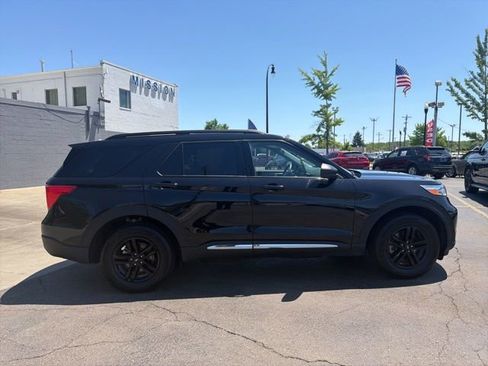 Used 2024 Ford Explorer XLT w/ Equipment Group 202A AWD/4WD image 9
